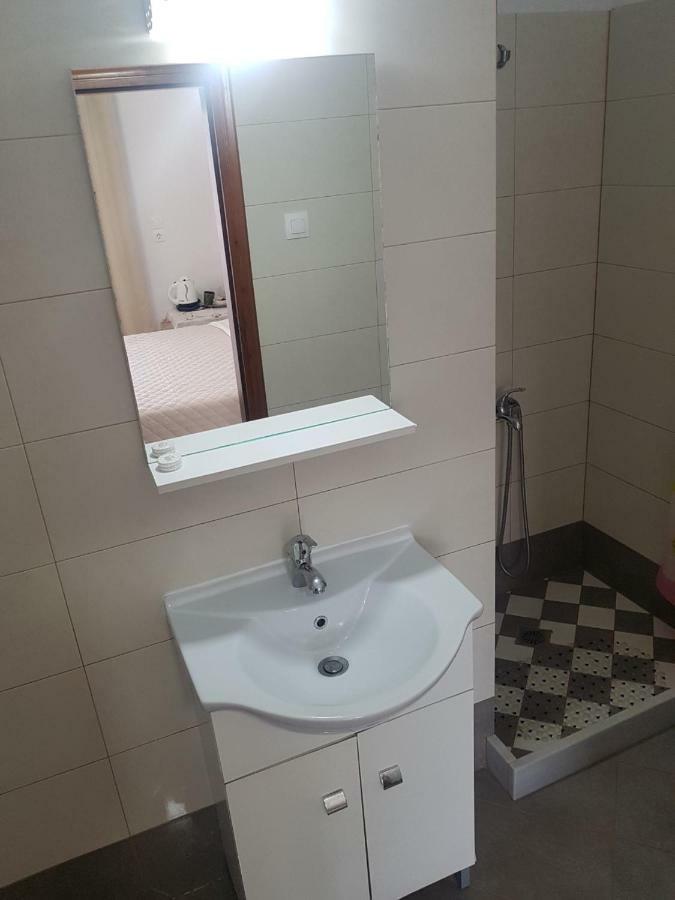 Anesis Apartment เดียฟานี ภายนอก รูปภาพ